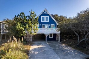 Exterior - Lou Lou's Hideaway -4 bedroom, 3 bath, centrally located in Kill Devil Hills. (Kill Devil Hills)