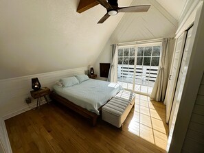 4 bedrooms, bed sheets - Lou Lou's Hideaway -4 bedroom, 3 bath, centrally located in Kill Devil Hills. (Kill Devil Hills)