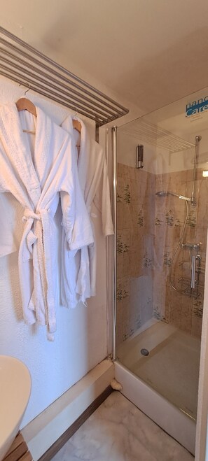 Bathroom - Vrbo Property (selonnet)