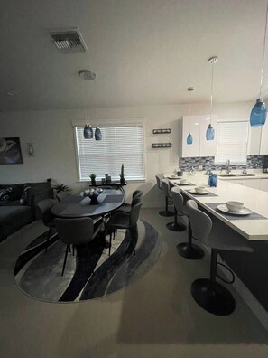 Dining - Enjoyable 3-bedroom house with AC in charming Punta Gorda (Punta Gorda)