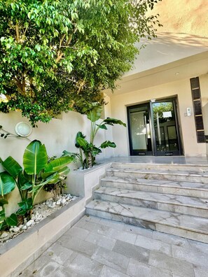 تفاصيل الفندق من الخارج