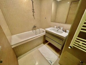 Hair dryer, towels - NEW: bright and luxurious 2bds in Rd Malaga B10 (La Marsa)