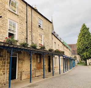 Exterior - Windows Over Stroud Penthouse apartment with views (Stroud)