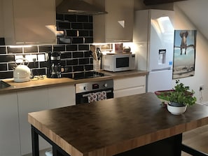 Fridge, microwave, oven, stovetop - Windows Over Stroud Penthouse apartment with views (Stroud)