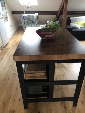 Interior - Windows Over Stroud Penthouse apartment with views (Stroud)