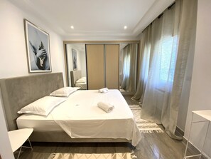 2 habitaciones, tabla de planchar con plancha y ropa de cama 