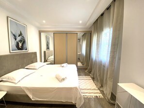 2 bedrooms, iron/ironing board, bed sheets - Le Relais: Apt de luxe à 5mn de la marsa (La Marsa)
