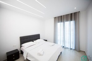 1 bedroom, desk, iron/ironing board, travel cot - Sunset 202 Luxury with gym club in Lac 1 (Tunis)