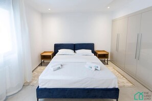 2 bedrooms, desk, iron/ironing board, travel cot - SUNSET 201: Luxury 2bds with gym (Tunis)