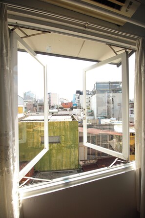 Kahden hengen perushuone (yksi tai kaksi sänkyä) | Sisätilat