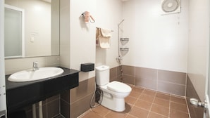 A bathroom with a sink, toilet, and shower. - NHA NGHI AO (Ho Chi Minh City)