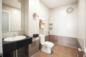 Habitación básica con 1 cama matrimonial o 2 individuales | Baño