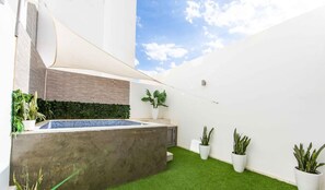 Outdoor spa tub - New 1bd with swimming pool 5mn to Lac & Carthage (Ain Zaghouan)