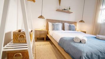 3 bedrooms, iron/ironing board, bed sheets