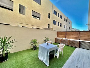 Outdoor dining - Rd jade apt neuf avec jardin proche des commodités (Marsa)