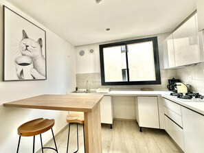 Fridge, oven - A12 stylish and modern 2bds in La Marsa (Marsa)