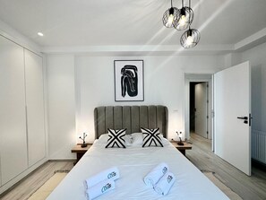 2 bedrooms, iron/ironing board, travel cot, bed sheets - A12 stylish and modern 2bds in La Marsa (Marsa)