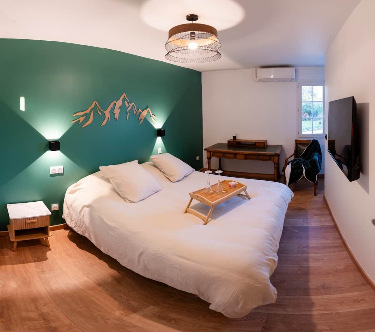 3 bedrooms, desk, free WiFi, bed sheets