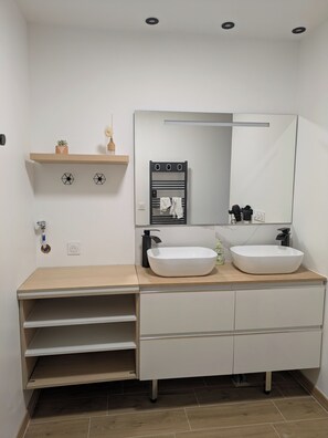 Bathroom - Charming house 8 pers with Jacuzzi & Horses welcome (Hautes-Pyrénées) (Marseillan)