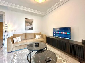 Living area - E4 Spacious and cozy 2 bds in La Marsa (La Marsa)