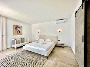 1 bedroom, desk, iron/ironing board, bed sheets - The Dream Villa Soukra (La Soukra)