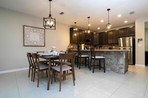 Dining - Stunning 3Bd Close to Disney at Fiesta Key 4764 (Kissimmee)