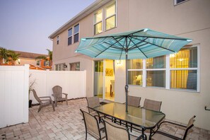 Outdoor dining - Family Friendly 4 Bd w GameRoom near Disney 5103 (Kissimmee)