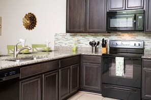 Fridge, microwave, oven, stovetop - Family Friendly 4 Bd w GameRoom near Disney 5103 (Kissimmee)