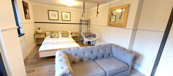 Luxurious studio room in the heart of East Kilbride 10mins from a hospital