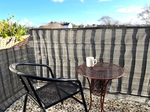 Outdoor dining - Luxurious studio room in the heart of East Kilbride 10mins from a hospital (East Kilbride)