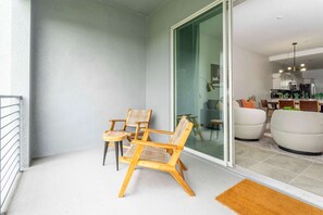 Terrace/patio - Gorgeous 2Bd Apto Close to Disney   Storey Lake 404 3191 (Kissimmee)