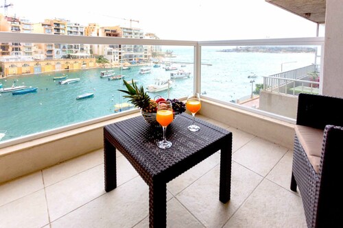 Spinola Bay 2BR flat with Sea Views & Terrace