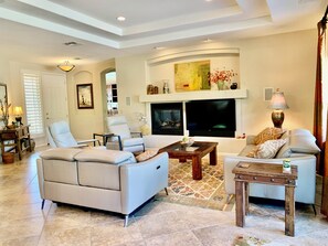 Living area - Elegant Quail Creek Resort Home with Spool, in Green Valley near Tucson (Green Valley)