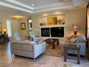 Living area - Elegant Quail Creek Resort Home with Spool, in Green Valley near Tucson (Green Valley)