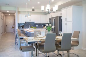Dining - Gorgeous Two Bedroom Apt Close to Disney 306 4721  Storey Lake Resort (Kissimmee)