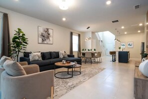 TV, DVD player, stereo, offices - Gorgeous 6Bd w  Pool   Windsor Island 4450 (Davenport)