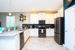 Fridge, microwave, oven, stovetop - Stunning 9 Bd Single Family w  Pool   Champions Gate 1508 (Davenport)