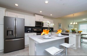 Private kitchen - Luxurious 2 Bd Close to Disney   Storey Lake 204 3131 (Kissimmee)