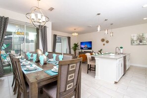 Dining - Gorgeous Decor 4 Bd w  Pool Close to Disney 4820 (Kissimmee)
