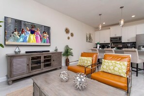 TV, lettore DVD, impianto stereo, studio