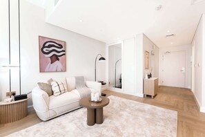 Interior - Free housekeeping visits during your stay - StayShort - Stunning Studio in Business Bay that Sleeps 2! (Business Bay)