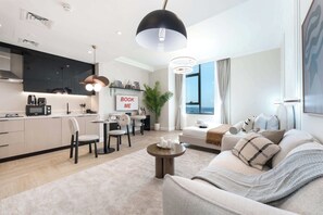 TV - Free housekeeping visits during your stay - StayShort - Stunning Studio in Business Bay that Sleeps 2! (Business Bay)