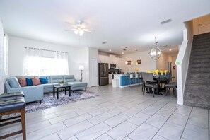 TV, DVD player, stereo, offices - Stunning 5 Bd Home w  Pool Close to Disney 4822 (Kissimmee)