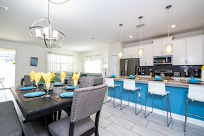 Dining - Stunning 5 Bd Home w  Pool Close to Disney 4822 (Kissimmee)