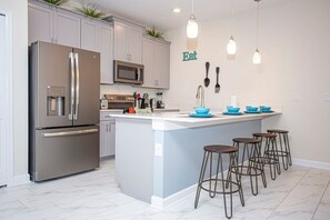 Fridge, microwave, oven, stovetop - Wonderful 5 Bedroom w  Pool Close to Disney 4801 (Kissimmee)