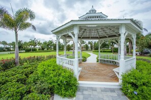 Property grounds - Wonderful 8 Bd w Pool   Spa at Encore Resort Close to Disney 461 (Kissimmee)