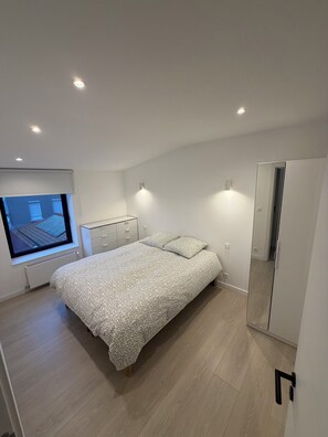 5 bedrooms, iron/ironing board, free WiFi, bed sheets - Large modern house in the center of town (Paris)