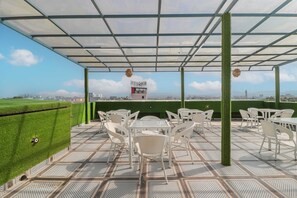 Outdoor dining - HOTEL RIYA RAJ (Haridwar)