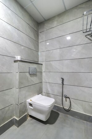 Deluxe Double Room | Bathroom | Shower, towels, soap, shampoo - HOTEL RIYA RAJ (Haridwar)