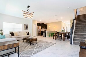TV, DVD player, stereo, offices - Gorgeous 5 Bd w  Pool Close to Disney   Champions Gate 948 (Davenport)